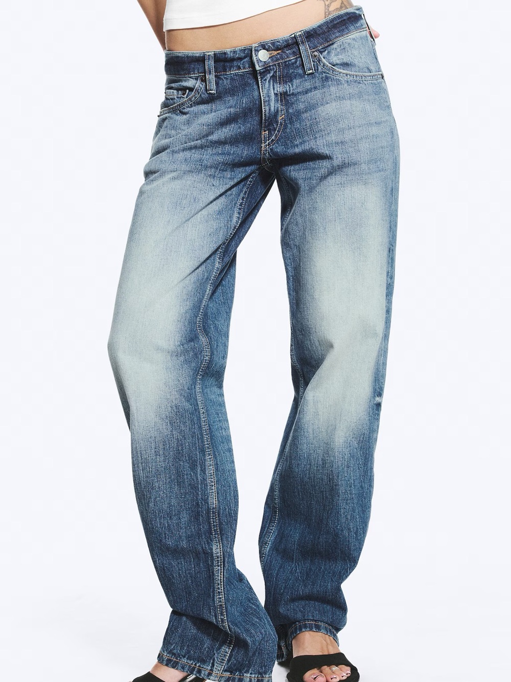 Weekday women’s arrow low straight jeans size 25, length 32